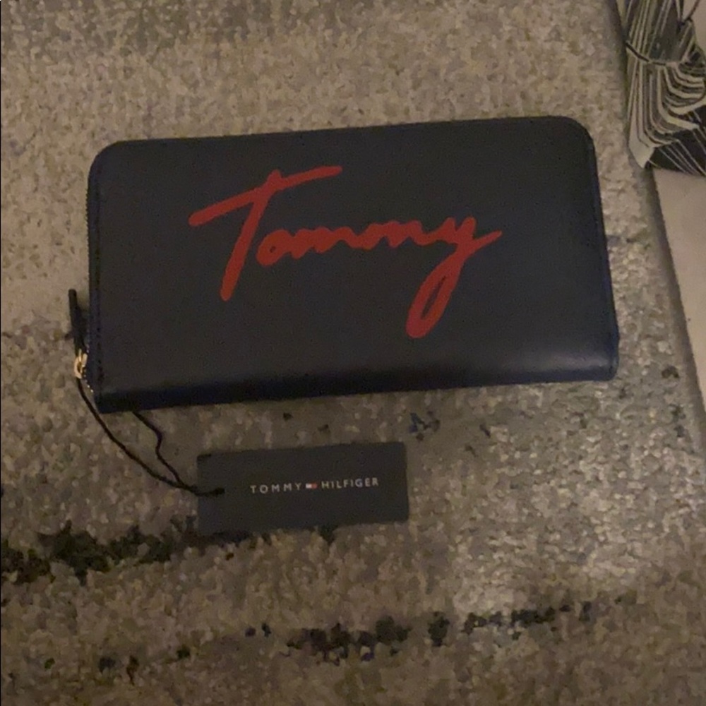 Tommy Hilfiger wallet